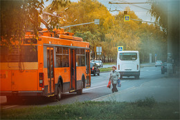 Троллейбус цвета осени / Тольятти.
Nikkor AI-S 135/2.8, насадка ЛГ-3 Лыткаринского ОМЗ