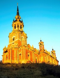 Позолоченный сезон / Ново-Никольский собор (Можайск) на закате дня.