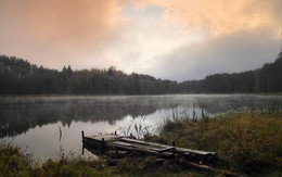 Три жердочки-березовый мосток. / Ранний утром на лесном озере.