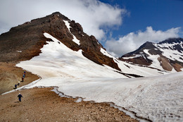 Горными тропами / На подступах к горе Арагац, Арагац, одинокий потухший вулкан, самая высокая гора на территории современной Армении.