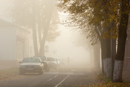 В осеннем тумане / Полоцк , туманное октябрьское утро на нижнепокровской