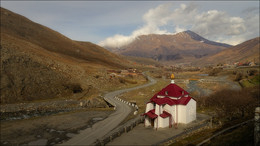 Церковь / Церковь Жен Мироносиц в Аланском Успенском монастыре в селе Хидикус Алагирского района Северной Осетии.