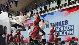 Мы Едины! / [img]http://rasfokus.ru/upload/comments/c33365ad6019a31589b2b6d4eecd07e5.jpg[/img][img]http://rasfokus.ru/upload/comments/38180988bb7b150cb07ae91cf2a8a578.jpg[/img][img]http://rasfokus.ru/upload/comments/238a97f1ed38d7ac17d9a800347ac2c4.jpg[/img]фестиваль"Мы Едины"в Ростове-на-Дону собрал 10 тысяч зрителей в День Единства 4 ноября 2018г