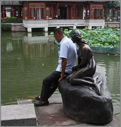 Игра в ассоциации / Водный парк в Чэнду, Китай.