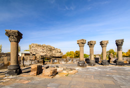 Звартноц / Остатки Храма раннесредневековой армянской архитектуры - означает «Храм бдящих ангелов».