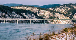 Мост через р.Енисей возле Красноярской ГЭС / Красноярская гидроэлектростанция — первая ГЭС на реке Енисей. Расположена в 40 км. от Красноярска, вблизи города Дивногорска.