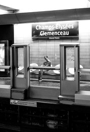 Сhamp elysees... / ...или станция Парижского метрополитена
