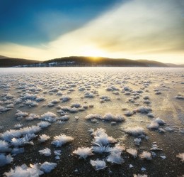 Ледяные цветы на пруду / Южный Урал