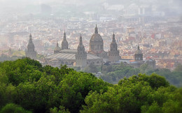Барселона / Крупнейший промышленный и торговый центр Испании. Один из важнейших туристических пунктов в европейских маршрутах