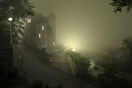Город туманов / Ночной туман во Владивостоке.