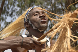 В танце / Бурунди &quot;Танец воинов перед боем &quot;