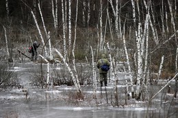 Пошли на рыбалку / Последняя неделя ноября, лёд на озёрах уже стоит. Начался период подлёдной рыбалки..Даже вот в таких местах.
