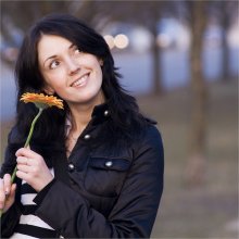 любит)) / Maria и большая оранжевая ромашка. (=