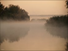 Персиковое утро у реки... / --------------