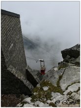 Дорога к звёздам. / Самая высокая из гор – Ломницкий штит (2632 м) вторая по высоте в Словакии, до её вершины можно добраться на подъемнике, но чтобы туда попасть нужно мне было прийти к кассе в 7,00 утра. Обычно собирается огромное количество народа и те кто пришёл после обеда, в этот день не смогут побывать на самой высокой точке Татр, на высоте 2632 м над уровнем моря. Со смотровой площадки мне открылся величественный вид Высоких Татр. Жаль, что в тот день самые хребты гор были в облаках, но за то мало кому удаётся постоять в облаках.