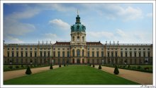 Дворец Шарлоттенбург / Летняя резиденция Софии-Шарлотты, жены короля Фридриха I. 
Строительство замка было завершено в 1790 году.