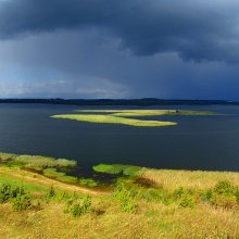 Браславские контрасты / Одинокие острова на острове Недрово перед бурей...