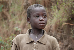 Бурунди...йка / поразила своим взглядом и наличие креста создало желание сделать кадр