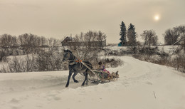 покатушки на Громе / -25. Дети катаются на санях.