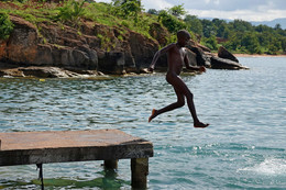 &quot;Победивший гравитацию&quot; / Озеро Танганьика Бурунди