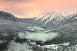 Вечерний Кавказ накрыло снегом / Вечерний Кавказ накрыло снегом