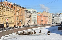 Заснеженная пятница / Водозабор на реке Мойка в Санкт-Петербурге.