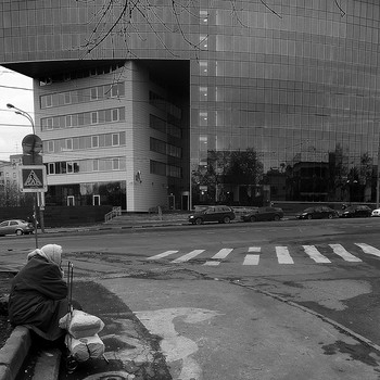 В ГОРОДЕ. / МАЛЕНЬКИЙ ЧЕЛОВЕК в БОЛЬШОМ ГОРОДЕ.