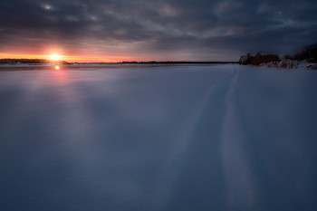 Волга под снегом / Левый берег Волги, ниже по течению от Дубны.