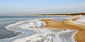 море зимой / Балтийское море захвачено недалеко от города Паланга зимой