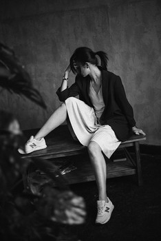 &nbsp; / Мои прекрасные женщины, каждый раз, когда я делаю для вас фотографии, я хочу, чтобы вы могли почувствовать себя особенными: сильными, волевыми, изящными, дорогими, экспрессивными, страстными... 
способными перевернуть мир и дотянуться до звёзд, всего лишь приподнявшись на цыпочки... чтобы в ваших глазах и жестах была настоящая жизнь: сила, драма, глубина, счастье, радость, печаль, тревога... 
хочу вытащить из каждой что-то сокровенное и дать возможность зрителю уловить тонкое послевкусие красоты, оседающее где-то внутри и позволяющее раз и навсегда влюбиться в вашу неповторимость... 
я не хочу делать из вас накрахмаленных кукол с «домами» на головах, вместо причесок... 
не хочу масок, вместо ваших лиц... 
я вижу вас безупречными и хочу, чтобы это видели все...