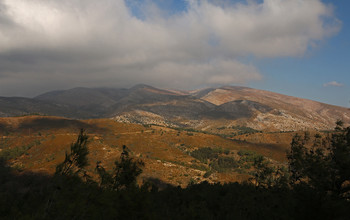 Где-то в горах Родоса / На острове Родос, Греция.