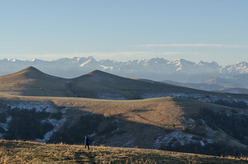 Утро на Кавказе / Вид на часть Кавказского хребта с перевала Гумбаши.