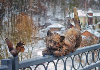 сейчас поймаю... / В Виннице на Киевском мосту установили бронзовые скульптуры птиц,кошек и т.д.