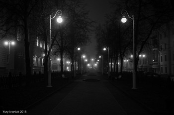 Одиночество / Даже в центре большого города (Минска) среди сотен огней можно оказаться совсем одному.