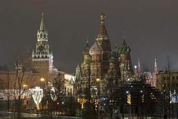Новогодняя Москва / Храм Василия блаженного и Кремль
