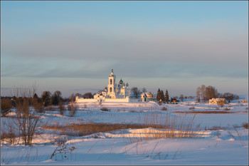 Зимний вечер в Антушково / Россия. Ивановская обл. Село Антушково. Урочище Погост Крест. 
Монастырь Животворящего Креста Господня. 
февраль 2018