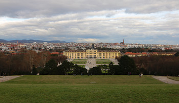Шёнбурн / Вид на Вену из парка Шёнбурн - резиденции Габсбургов.