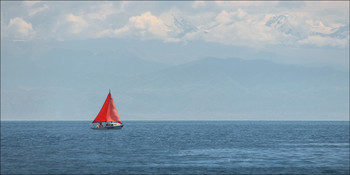 &nbsp; / Иссы́к-Ку́ль (кирг. Ысык-Көл — «горячее озеро») — самое большое озеро в Киргизии, бессточное, входит в 30 крупнейших по площади озёр мира и на седьмом месте в списке самых глубоких озёр. Расположено в северо-восточной части республики, между хребтами Северного Тянь-Шаня: Кюнгёй-Ала-Тоо и Терскей Ала-Тоо на высоте 1609 м над уровнем моря.