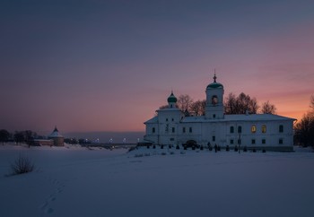 Январский закат. / Псков. Мирожский монастырь.