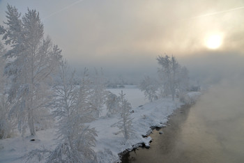 Солнечный проблеск / В морозный день на берегу никогда незамерзающего Енисея на острове Татышев в Красноярске