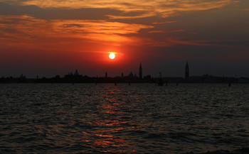 Солнечный проблеск / Закат в Венецианской лагуне