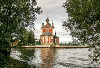 Церковь Сорока мучеников Севастийских в Переславле-Залесском. / ***