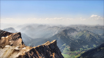 Близкое далёко / Вид на Австрийские Альпы с Миттенвальда, горнолыжного курорта в 30 минутах от Гармиш-Партенкирхена, вблизи Мюнхена.