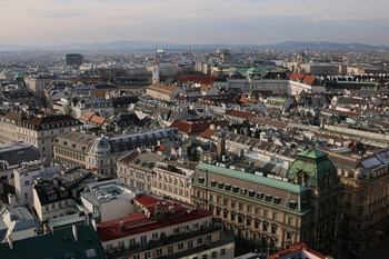 Безбрежная Вена / Взгляд на восток с южной башни собора Святого Штефана. Вена.