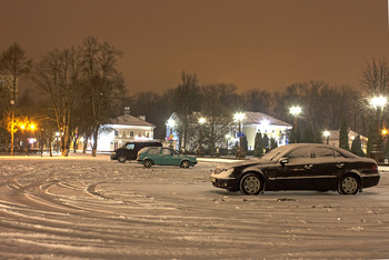 Зимний город. / Снег, фонари,машины ...