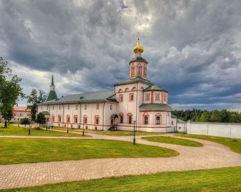 Трапезная с церковью Богоявления Господня / Валдайский Иверский Богородицкий Святоозерский мужской монастырь