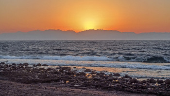 Восход над Красным морем. / Египет. Под Дахабом.