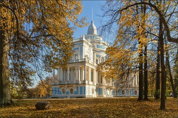 Осень в Ораниенбауме. / Павильон Катальной горки.