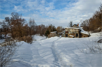 Домик на окраине / ***