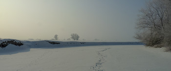 Про февральское безмолвие в - 20°, полдень, и еле видную из речки деревушку ... / зима,мороз...